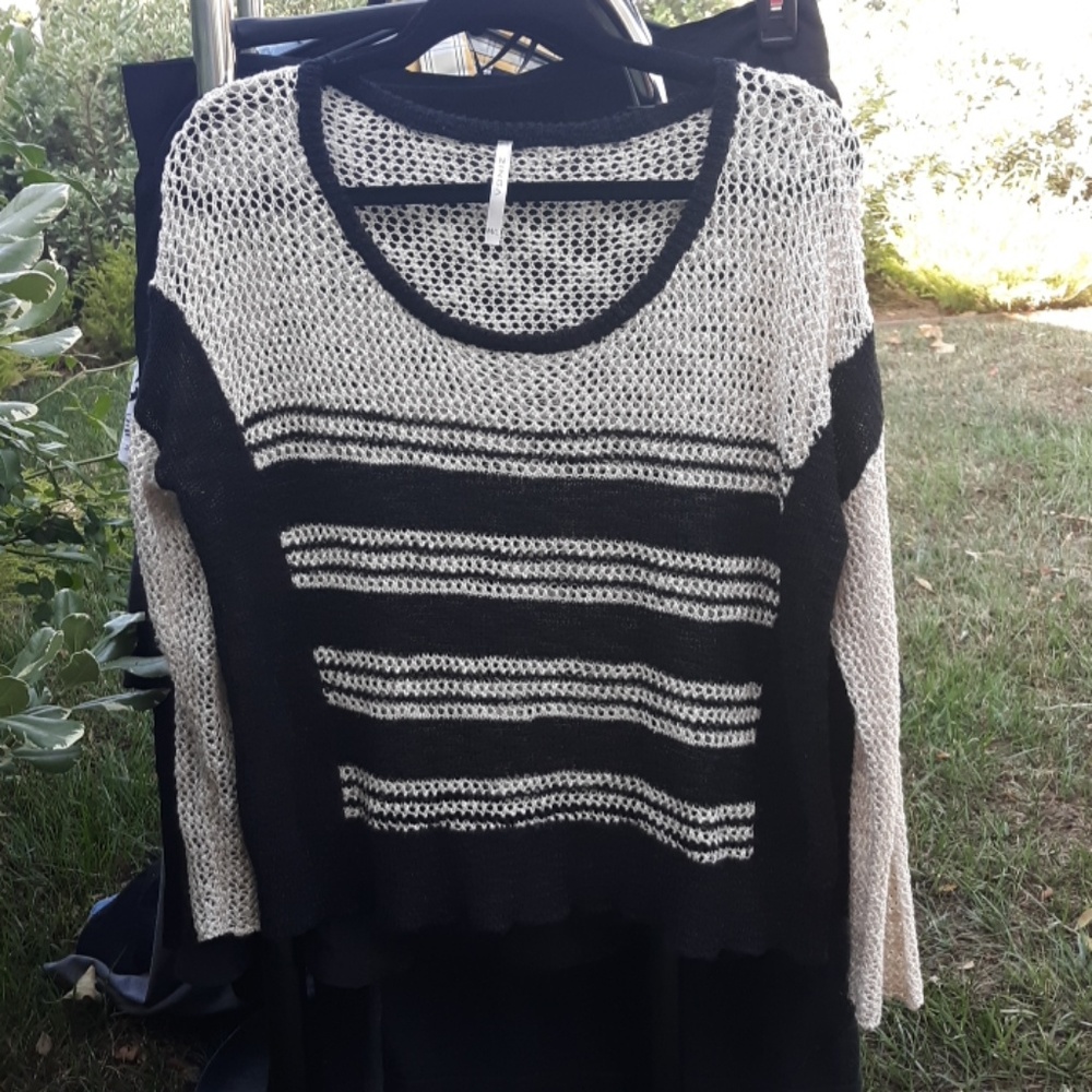 Zynga Open weave sweater cream black stripes M
